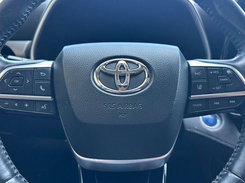 Used 2021 Toyota Highlander XLE FWD image 23