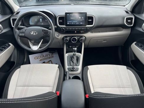 Used 2025 Hyundai Venue SEL FWD image 12
