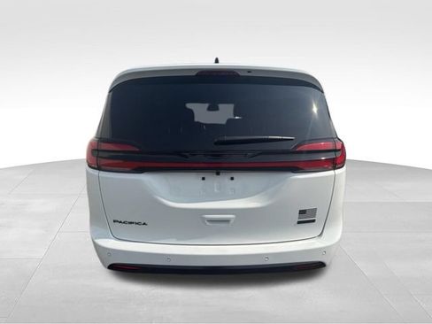 New 2027 Chrysler Pacifica Select FWD image 14