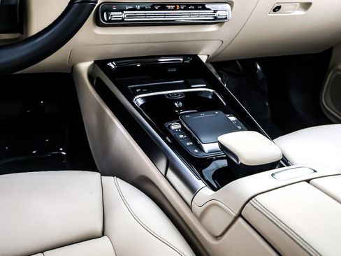 Used 2021 Mercedes-Benz GLB 250 4MATIC image 7