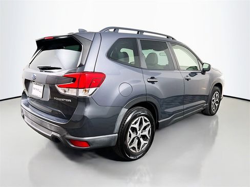 Used 2022 Subaru Forester Premium image 7