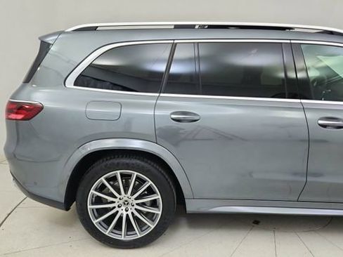 Used 2025 Mercedes-Benz GLS 450 4MATIC image 8