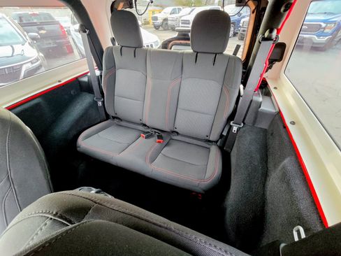 Used 2022 Jeep Wrangler Rubicon w/ Safety Group image 30