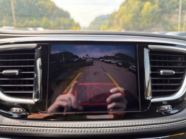 Used 2019 Chrysler Pacifica Limited FWD image 43