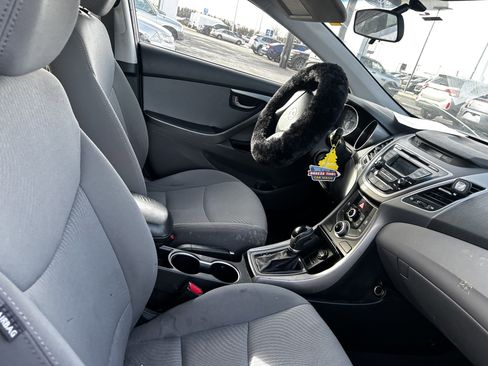 Used 2016 Hyundai Elantra SE image 12