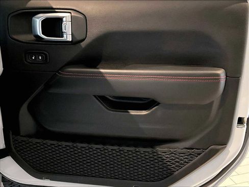 Used 2025 Jeep Wrangler Unlimited Rubicon AWD/4WD image 27