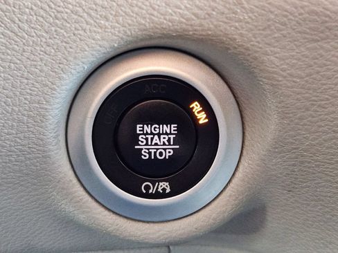 Used 2022 Chrysler Pacifica Touring-L FWD image 12