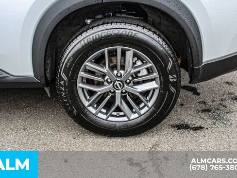 Used 2024 Nissan Rogue S FWD image 15