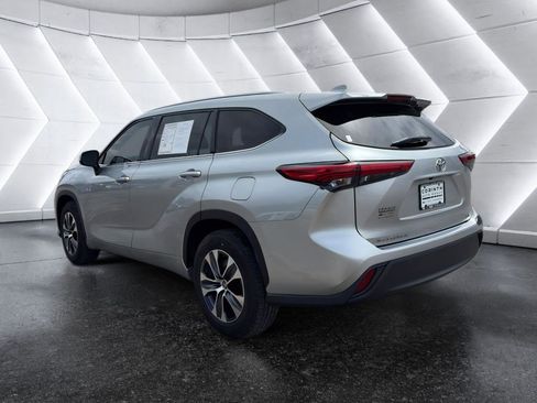 Used 2020 Toyota Highlander XLE FWD image 5