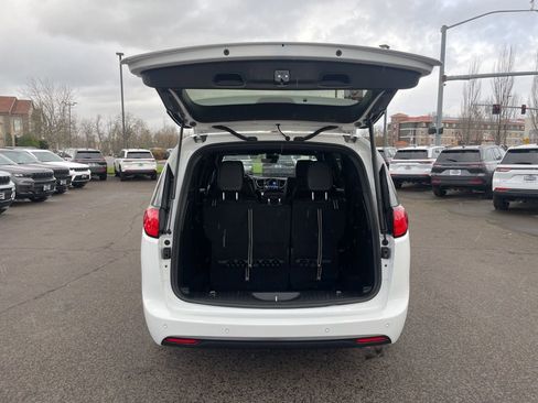 New 2026 Chrysler Voyager LX image 4