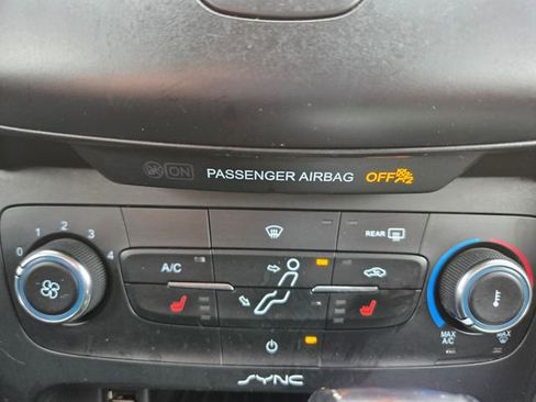 Used 2015 Ford Focus SE w/ SE Cold Weather Package image 26