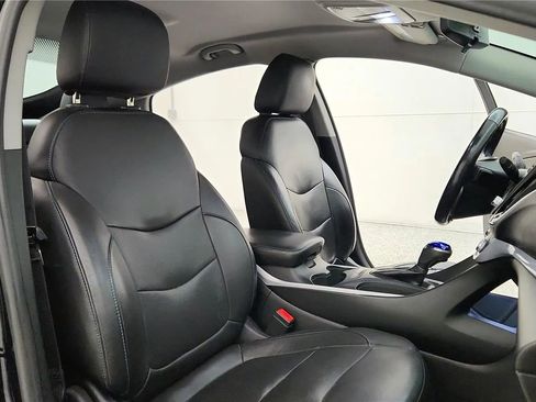 Used 2018 Chevrolet Volt LT w/ LT Driver Confidence Package image 38