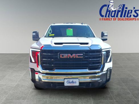 Used 2024 GMC Sierra 2500 Pro AWD/4WD image 2
