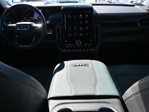 Used 2025 GMC Yukon AT4 w/ AT4 Premium Package image 3