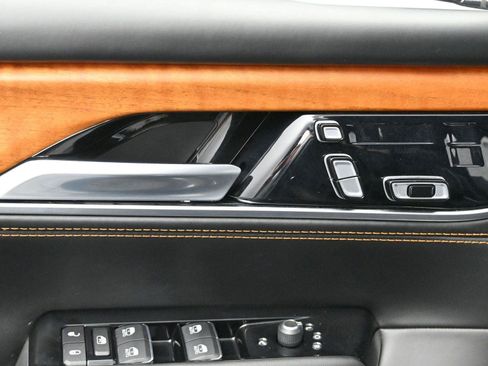 Used 2022 Jeep Grand Wagoneer Series III image 14