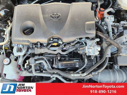 Used 2025 Toyota Camry SE image 32