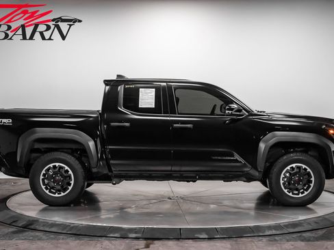 Used 2025 Toyota Tacoma TRD Off-Road image 6