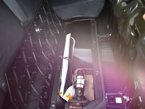 Used 2018 Toyota Tacoma TRD Off-Road w/ Technology Package AWD/4WD image 36