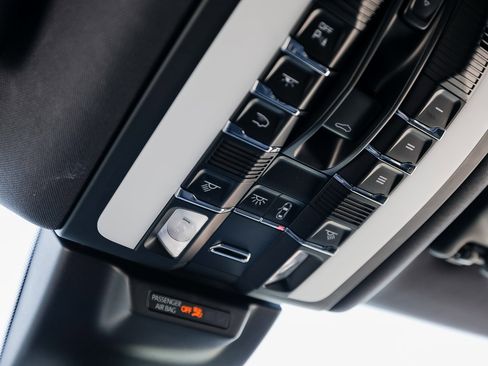 Certified 2023 Porsche Macan image 21