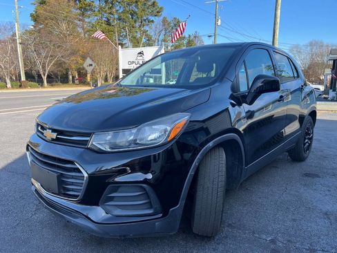 Used 2018 Chevrolet Trax LS image 3