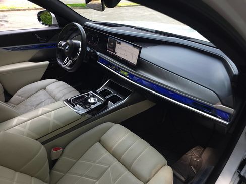 Used 2023 BMW 760i xDrive w/ Parking Assistance Package AWD/4WD image 22