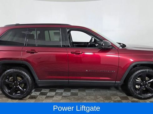 Used 2023 Jeep Grand Cherokee Limited w/ Black Appearance Package image 10