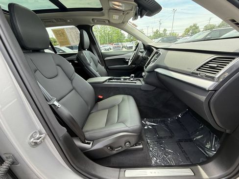 Used 2025 Volvo XC90 B5 Core AWD/4WD image 24