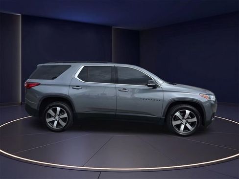 Used 2021 Chevrolet Traverse LT w/ LT Premium Package FWD image 2