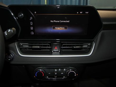 Used 2024 Chevrolet TrailBlazer LT w/ LT Cold Weather Package FWD image 14