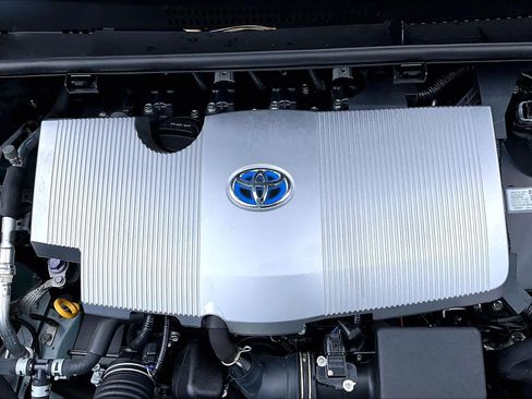 Used 2018 Toyota Prius Two image 31