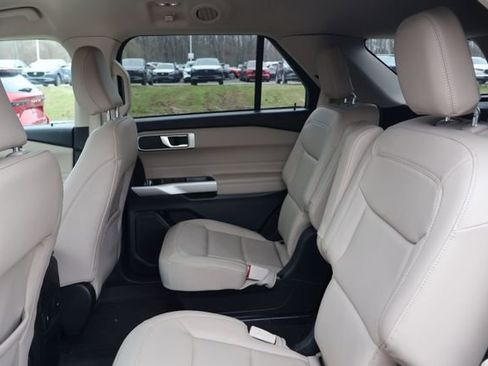 Used 2023 Ford Explorer XLT w/ Equipment Group 202A AWD/4WD image 10