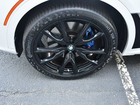 Used 2025 BMW X7 xDrive40i w/ M Sport Package AWD/4WD image 17
