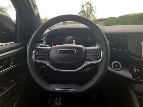 Used 2024 Jeep Wagoneer Series II AWD/4WD image 32