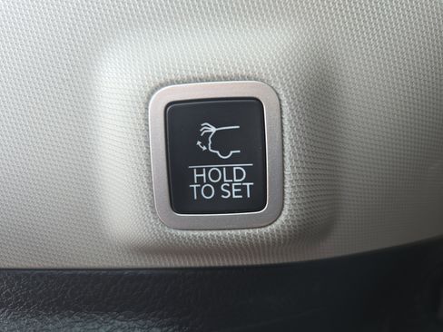 Used 2024 Jeep Grand Cherokee Limited image 10