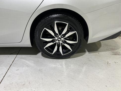 Certified 2018 Chevrolet Malibu LT FWD image 13