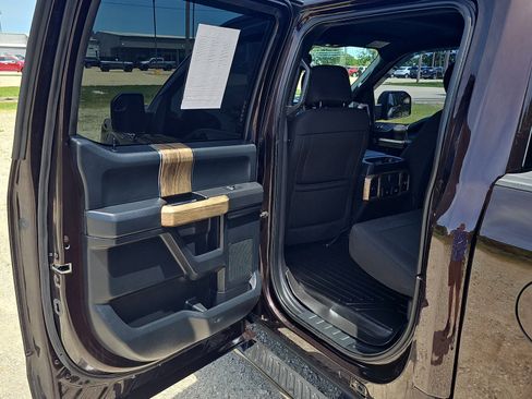 Used 2018 Ford F150 XLT w/ Equipment Group 302A Luxury AWD/4WD image 12