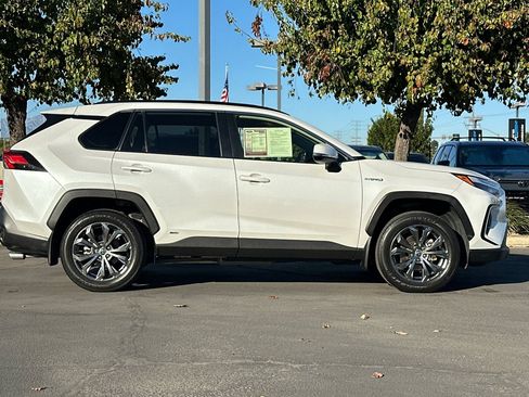 Used 2023 Toyota RAV4 XLE Premium image 3