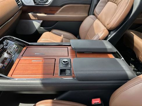 New 2024 Lincoln Navigator L Reserve image 21