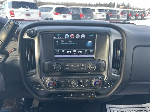 Used 2018 Chevrolet Silverado 1500 LT w/ All Star Edition AWD/4WD image 9