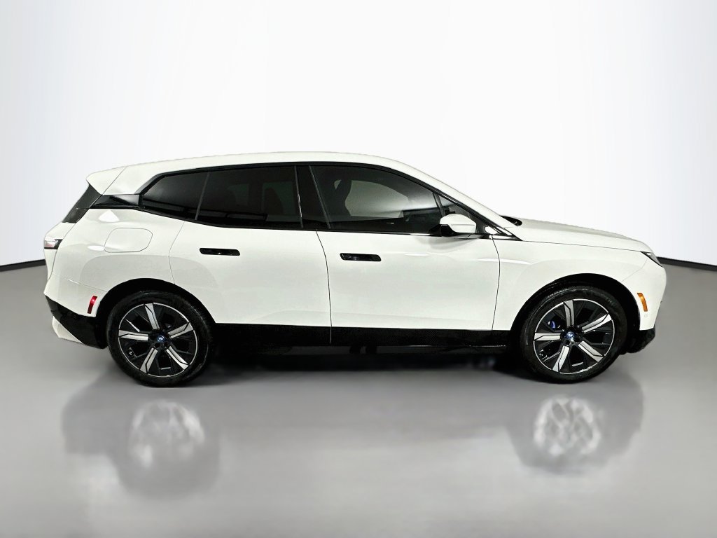 Certified 2024 BMW iX xDrive50 w/ Premium Package AWD/4WD image 4