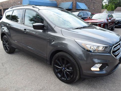 Used 2017 Ford Escape SE w/ Equipment Group 201A FWD image 5