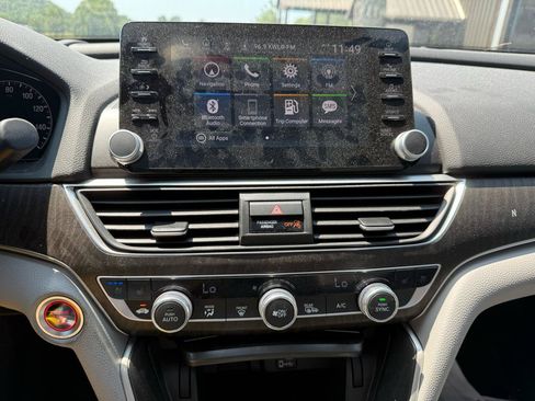 Used 2018 Honda Accord Touring image 17