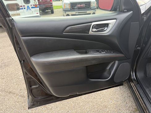 Used 2019 Nissan Pathfinder SV w/ Rock Creek Edition AWD/4WD image 11
