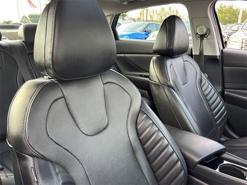 Used 2022 Hyundai Elantra Limited image 32