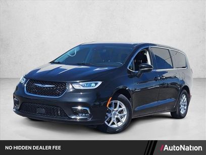 Used 2023 Chrysler Pacifica Touring-L