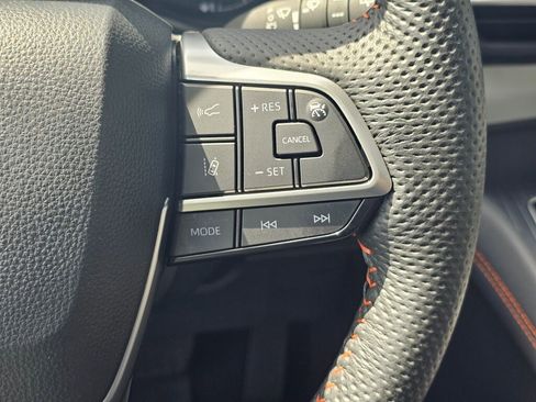 Used 2024 Toyota Sienna XSE FWD image 28