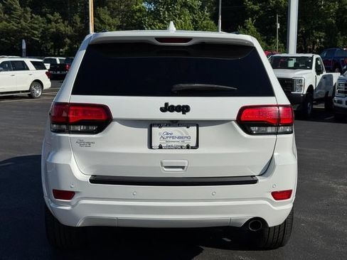 Used 2018 Jeep Grand Cherokee Altitude AWD/4WD image 4