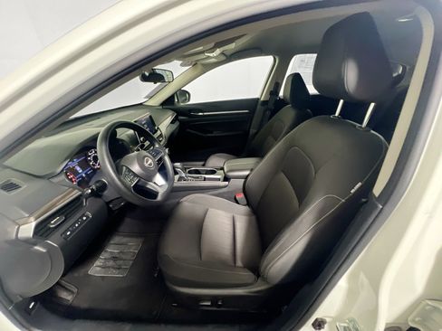 Used 2023 Nissan Altima 2.5 SV FWD image 14