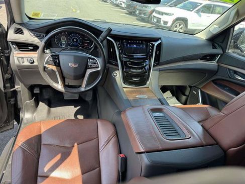 Used 2020 Cadillac Escalade Luxury AWD/4WD image 7