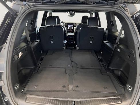 Used 2023 Jeep Grand Cherokee L Laredo image 9